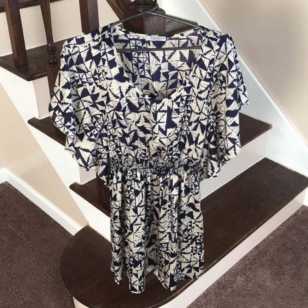 ⭐️ 3/$20 Mai Tai medium geometric print dress